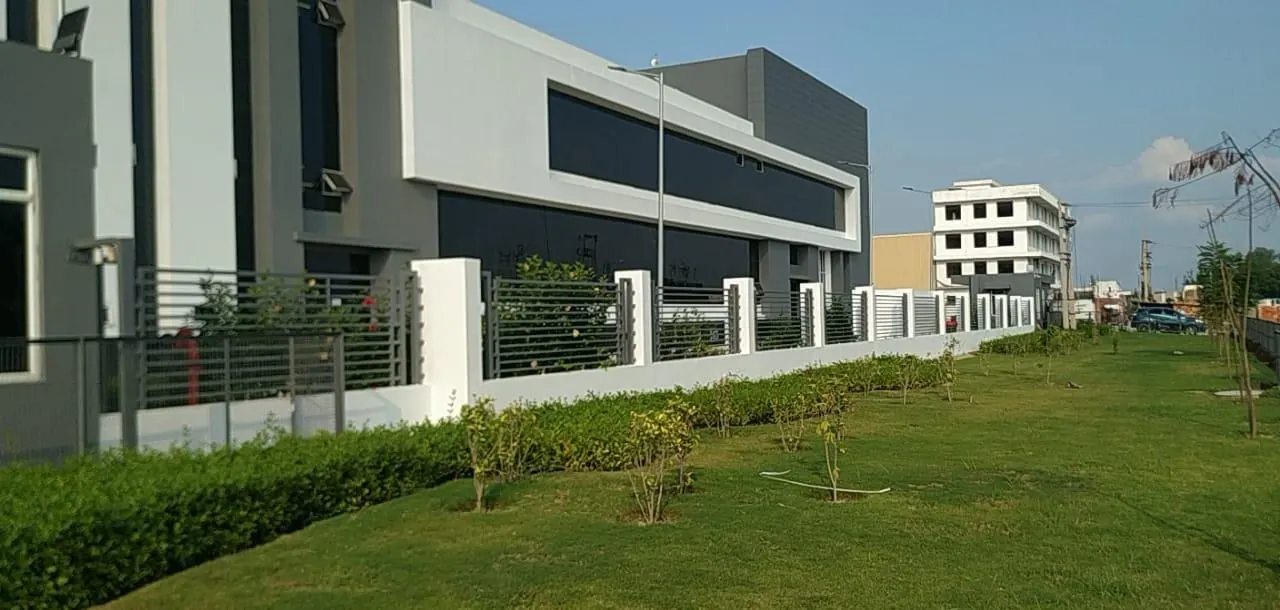 Contemporary commercial building featured in Mareena Builder's portfolio